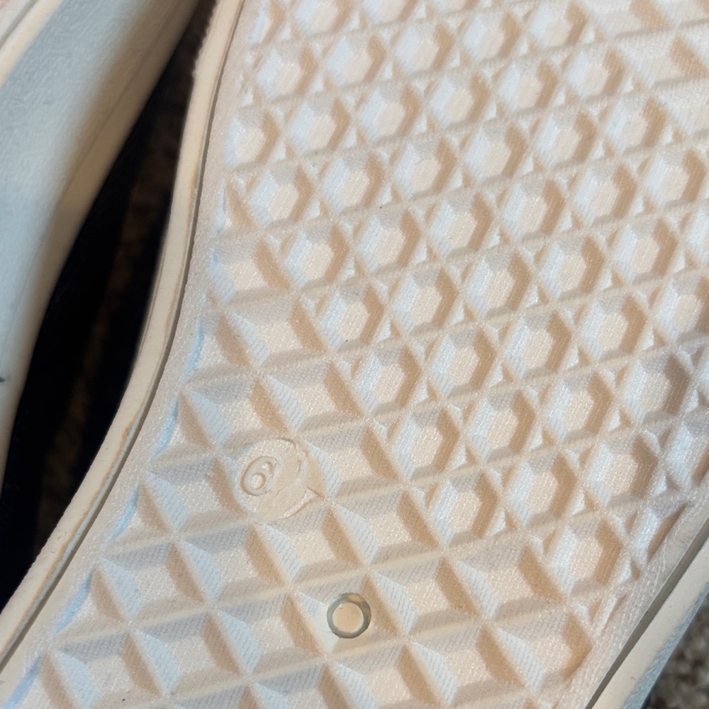 Maurice’s slip ons - Picture 5 of 15